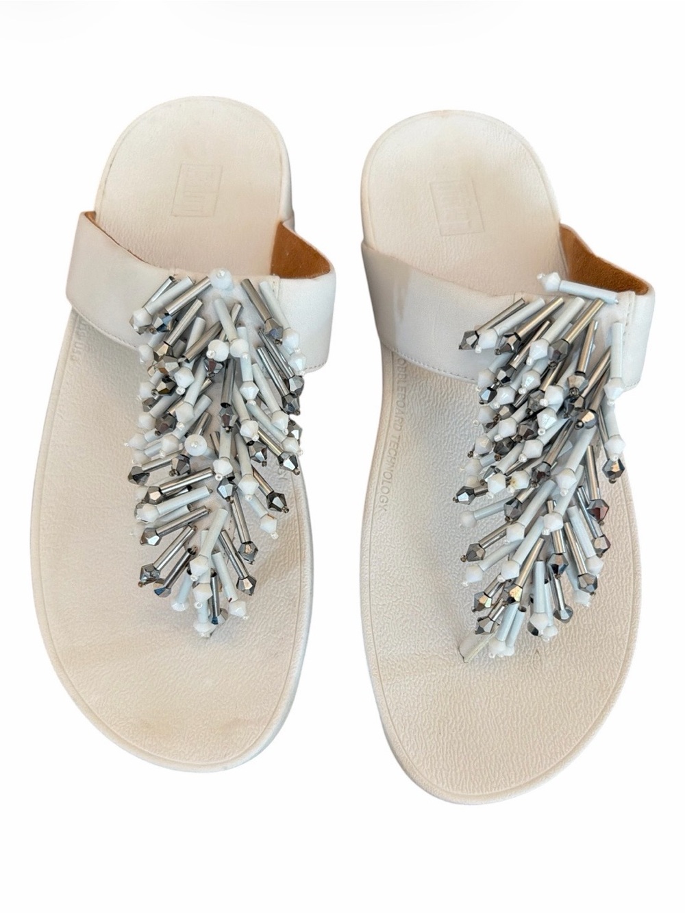 Fitflop Rumba Beaded Toe-Post Sandals Urban White Leather with Silver Accents 8